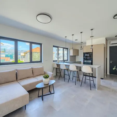 2olives Apartment Split